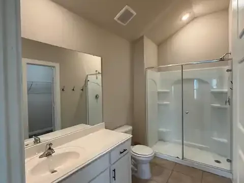 penelope-master-bathroom