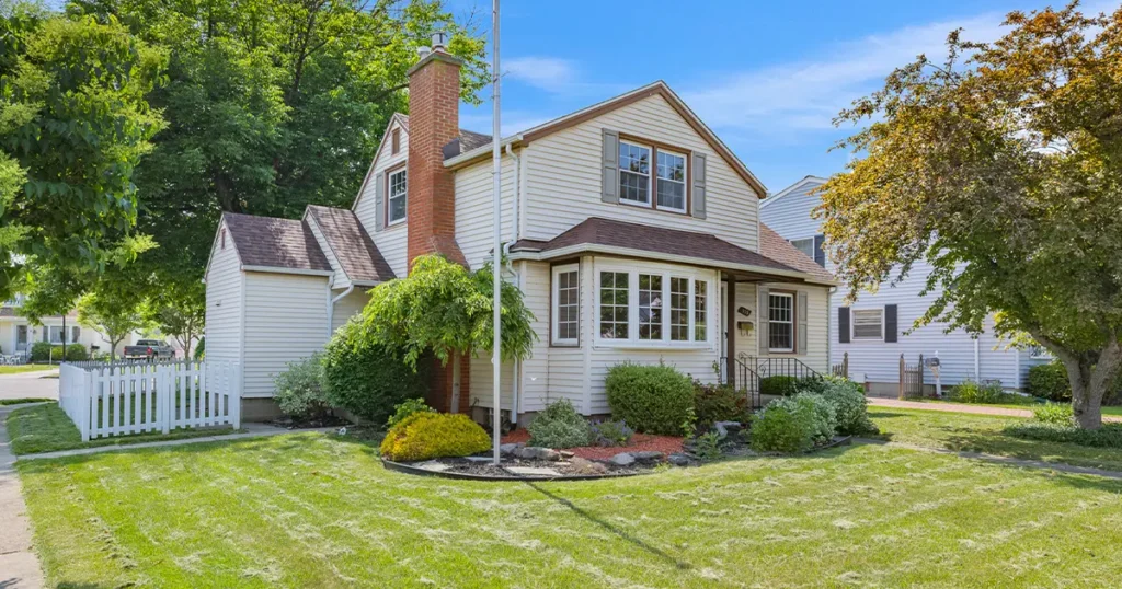 379 Forbes Ave in Tonawanda NY purchased by Queen City Buyers