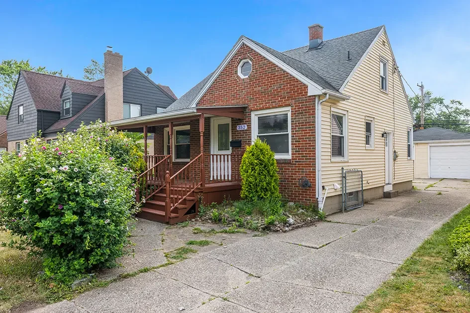 Exterior of 352 Grover Cleveland Dr, a Queen City Buyers Amherst NY property purchase