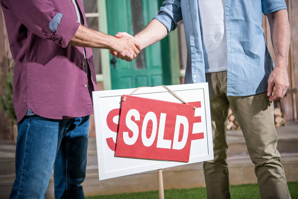 How do market conditions affect the best time to sell a house?