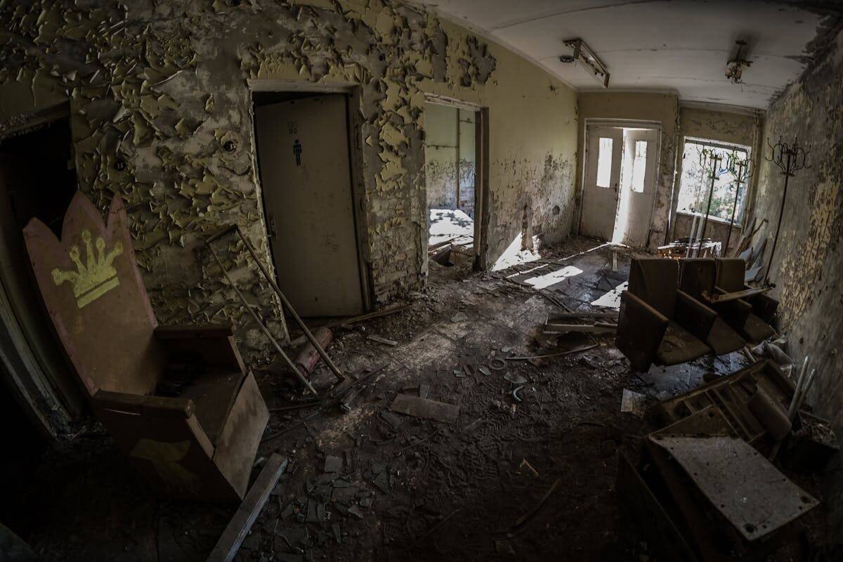 An abandoned building that is destroyed on the inside
