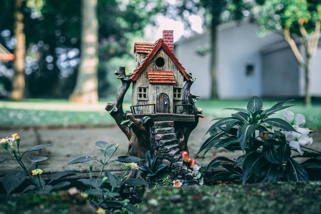 A small house sitting on a fake stump