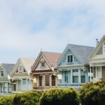 A bunch of small houses close to eachother