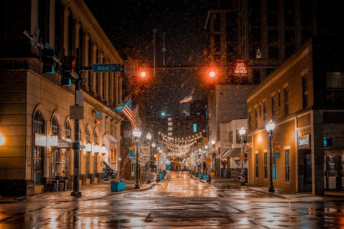 A roadway at night woth no cars on it