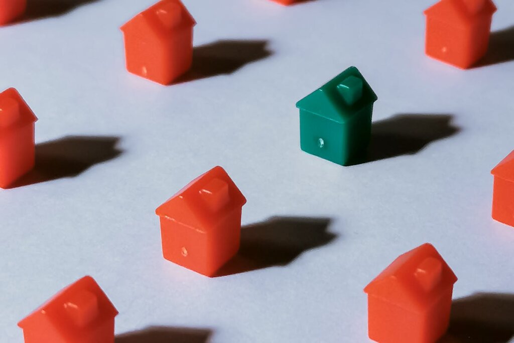 A bunch of little plastic houses on a table