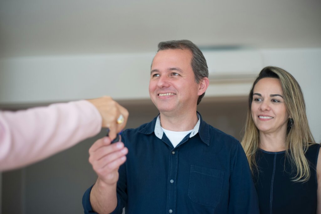 homeowner handing over keys