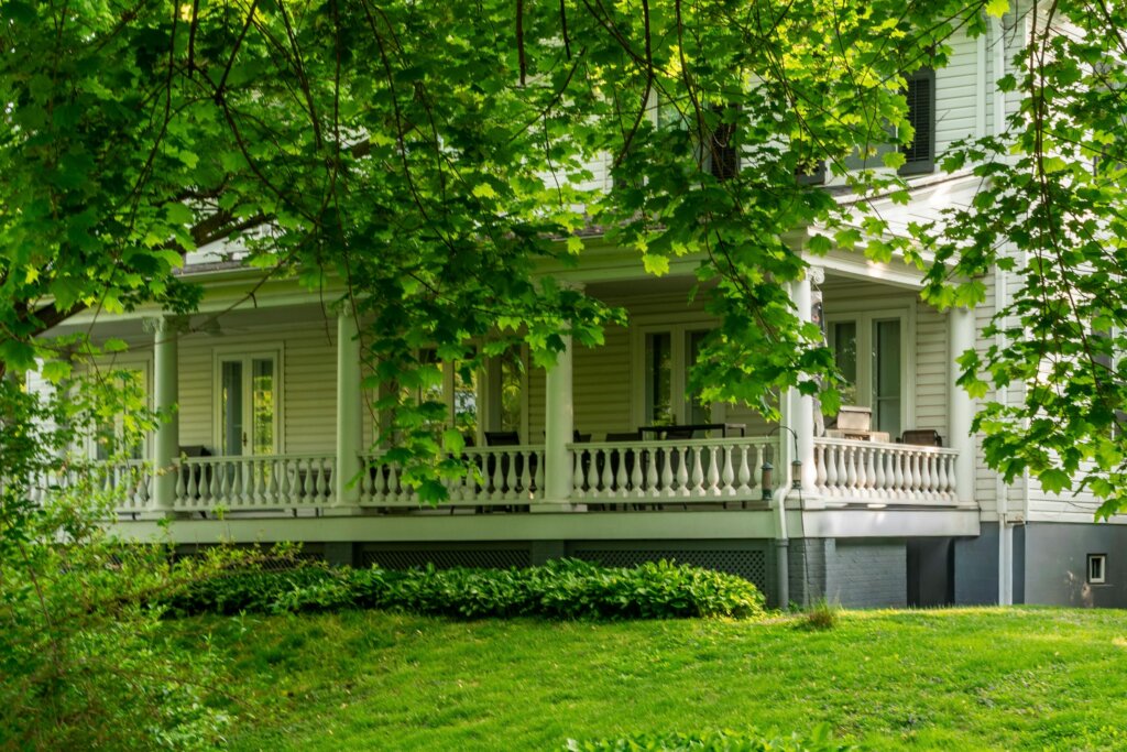house in middle town
