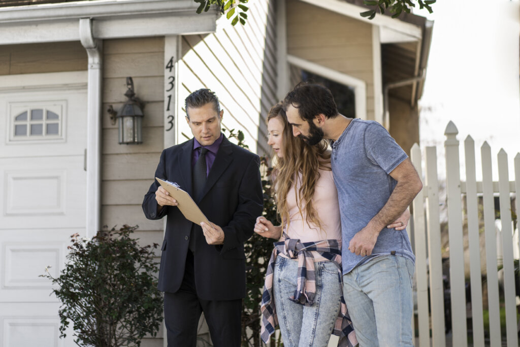 person meeting with family about a house in ct