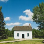 Does estate pay taxes on house sale