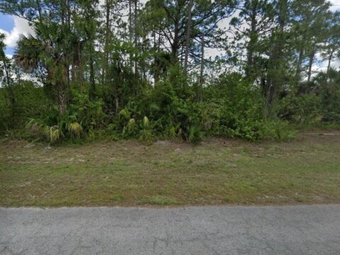 8030 Sandalwood Cir, LABELLE, FL 33935