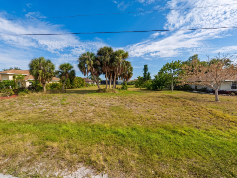 293 Long Meadow Ln S. Rotonda West, FL 33947