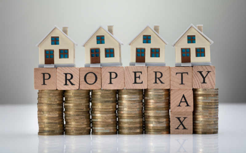 Who Pays Taxes on the Sale of a House Houston