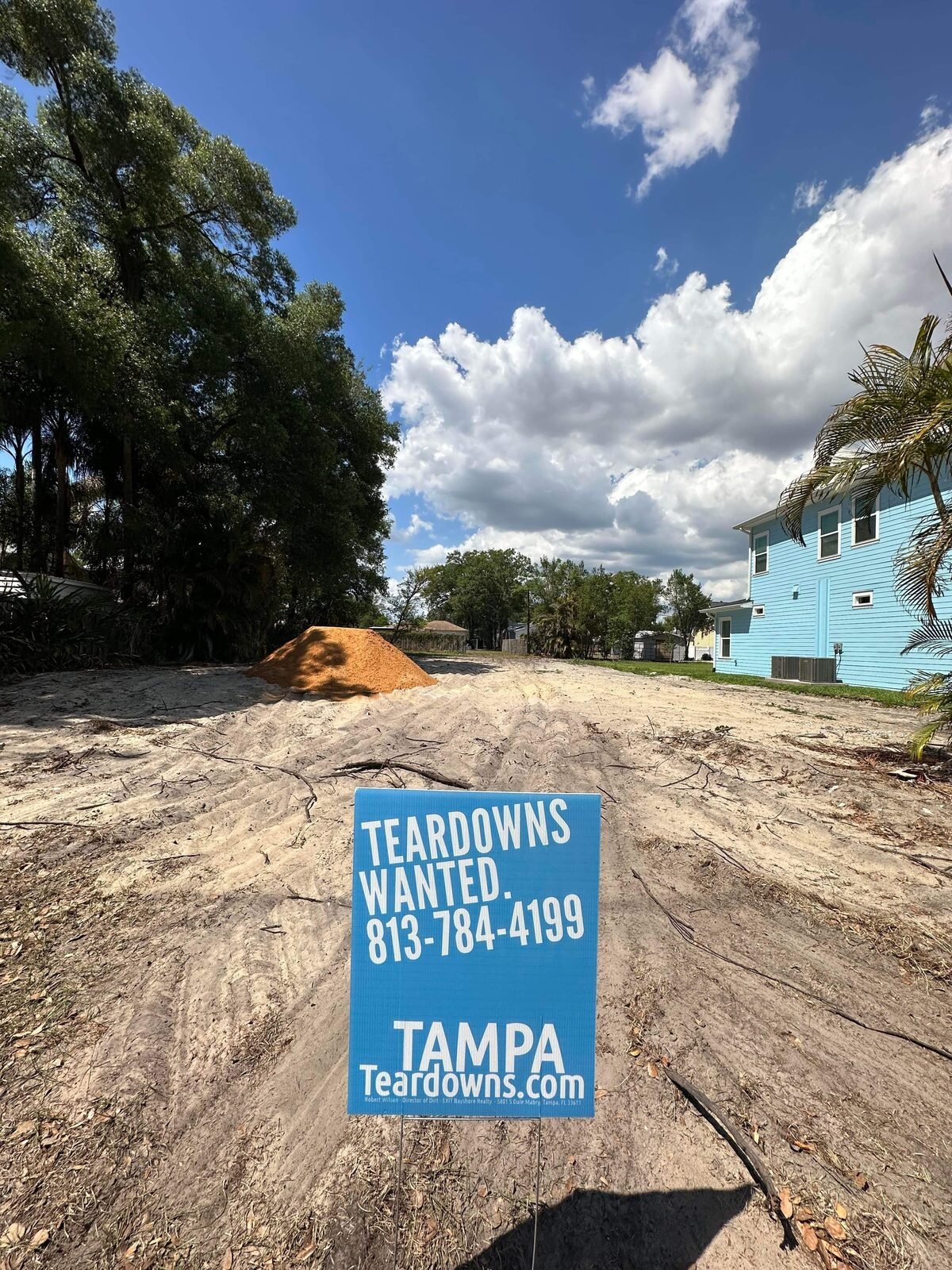 Freshly cleared Tampa lot with a Teardowns Wanted sign from TampaTeardowns.com