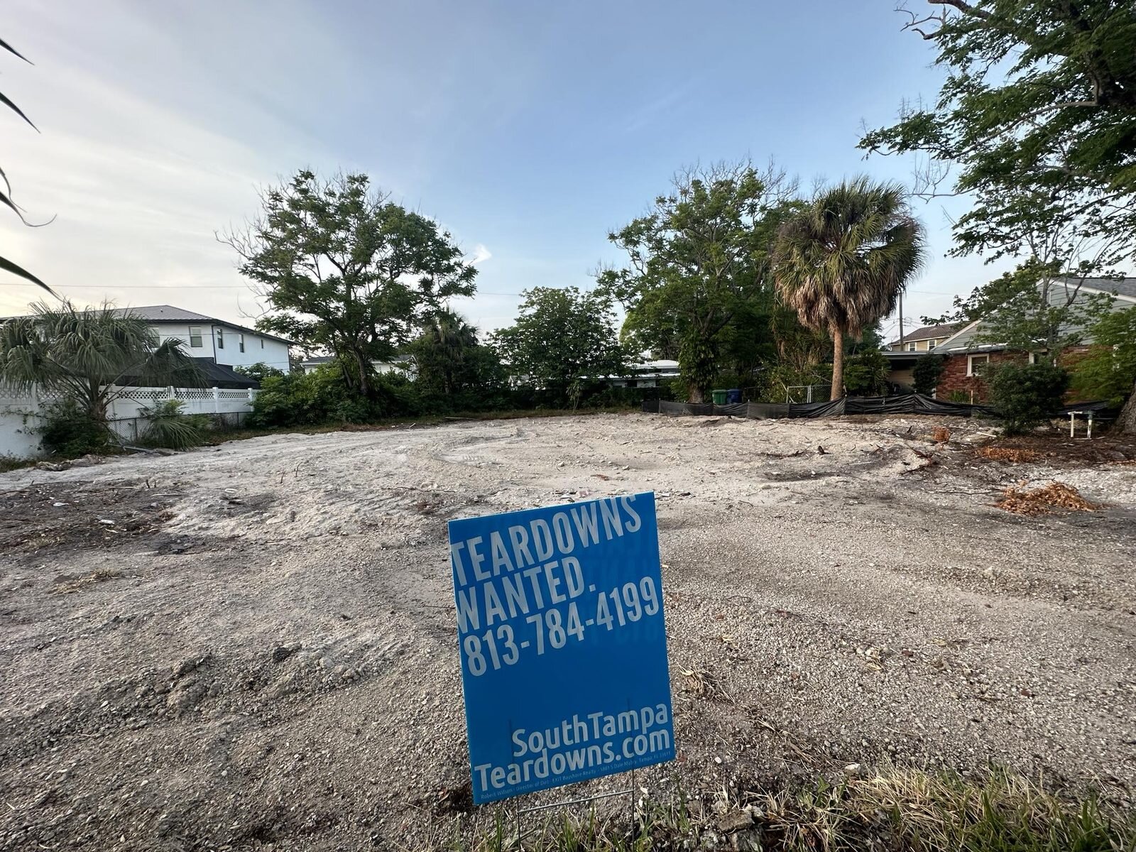 Cleared South Tampa lot with a Teardowns Wanted sign from SouthTampaTeardowns.com