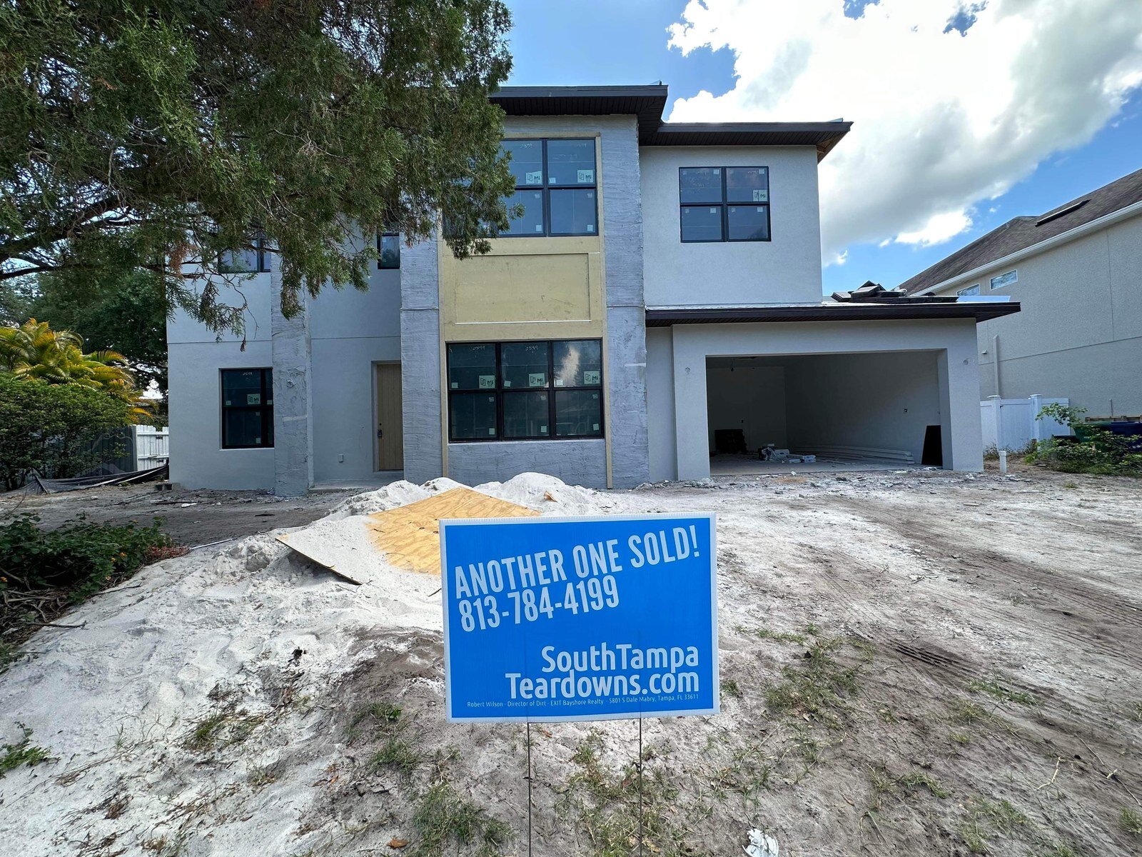 New South Tampa home going up on a sold teardown lot