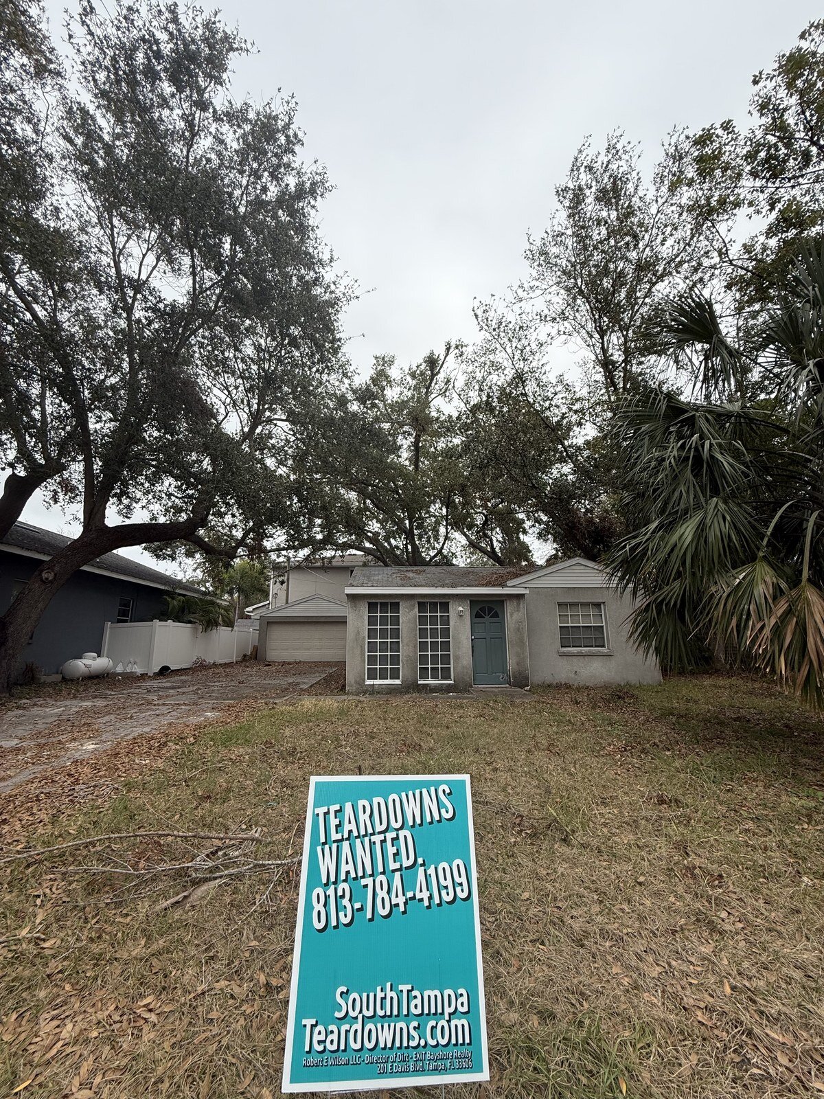 Older South Tampa house with a Teardowns Wanted sign in the yard