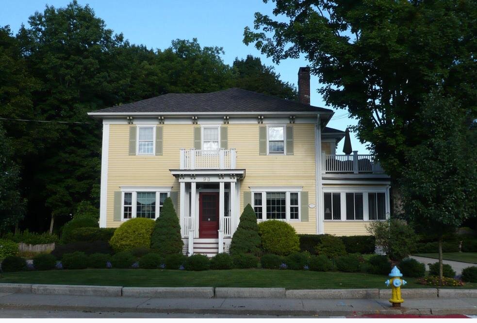 Colonial home in Nashua, New Hampshire