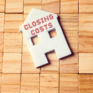 Who bears closing costs when selling a house In Texas