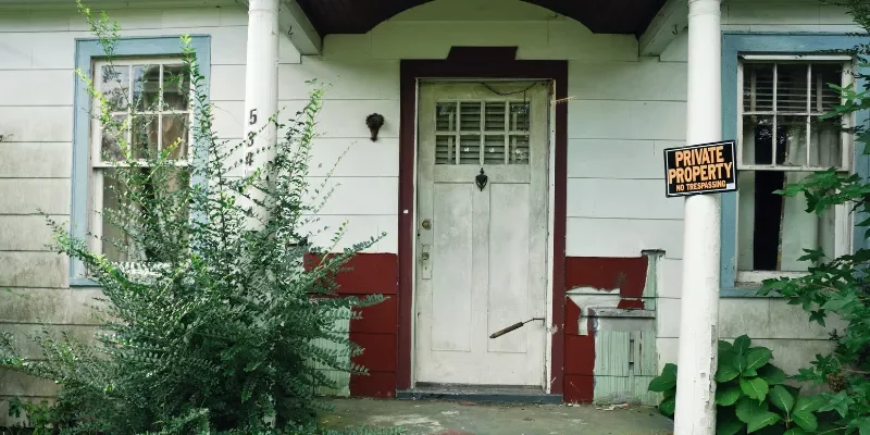 Selling a house with a squatter in Texas