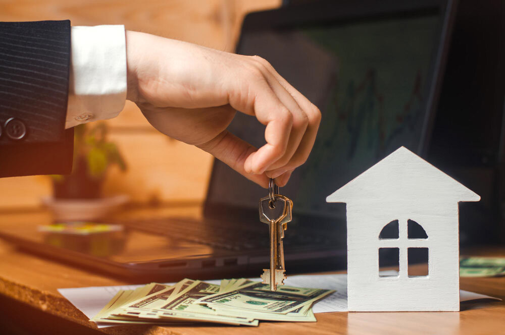 Homeowner reviewing a cash home buyer offer with a real estate professional in Rio Grande Valley Texas