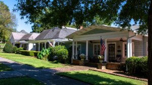 Row of homes in a suburban neighborhood in Rome, GA.