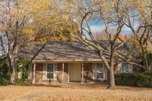 Dallas, Texas home in probate with visible signs of vacancy
