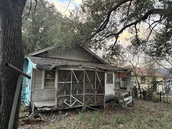 Damaged probate property in Dallas, Texas suitable for as-is cash sale
