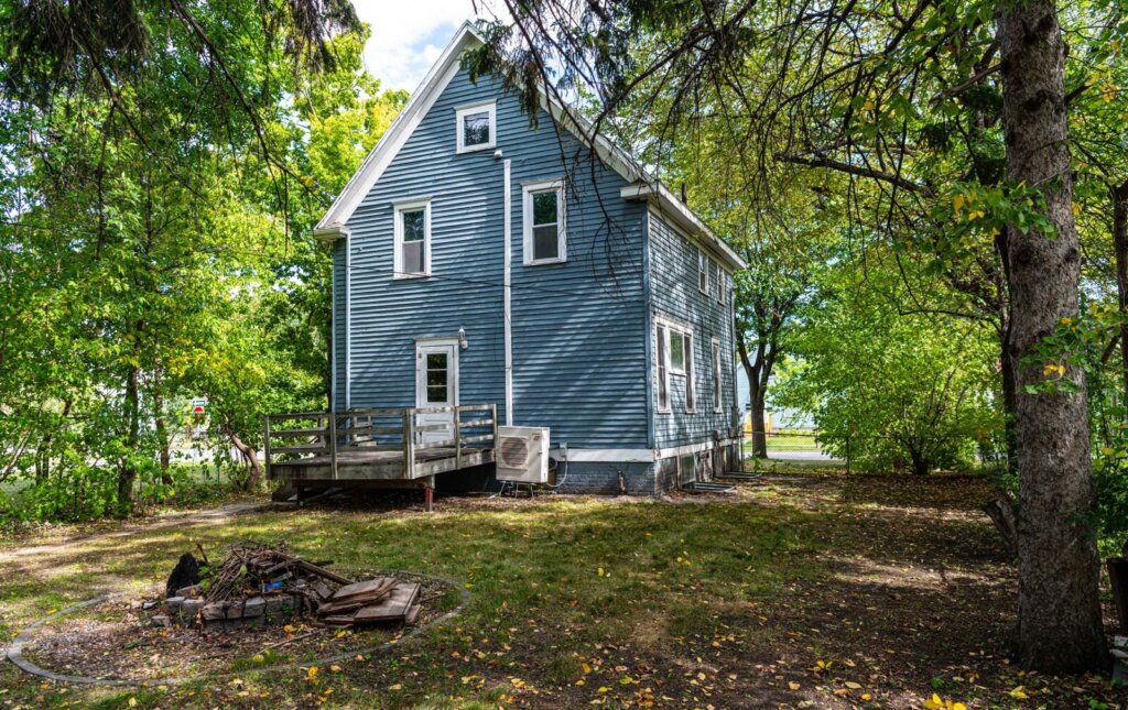 Listing photo of 812 10th St N, Fargo ND