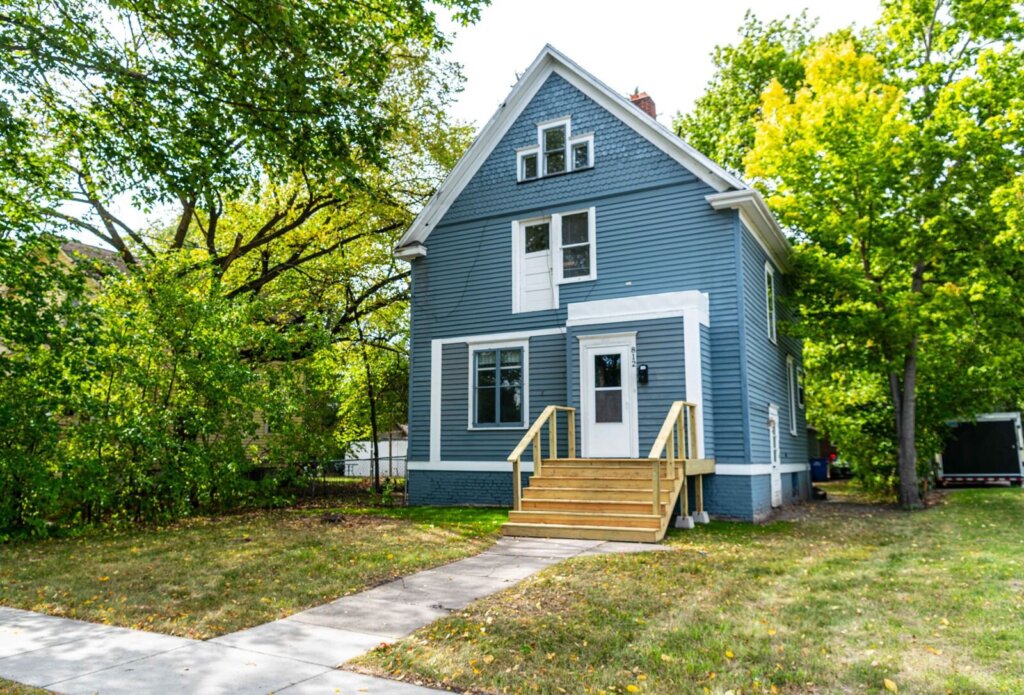 Listing photo of 812 10th St N, Fargo ND