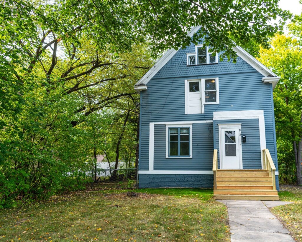 Listing photo of 812 10th St N, Fargo ND