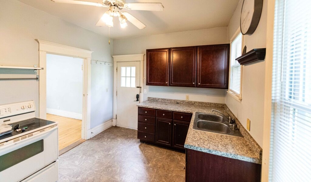 Listing photo of 812 10th St N, Fargo ND