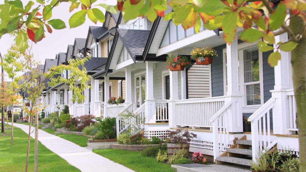 Row of houses in a suburban neighborhood in Georgia.