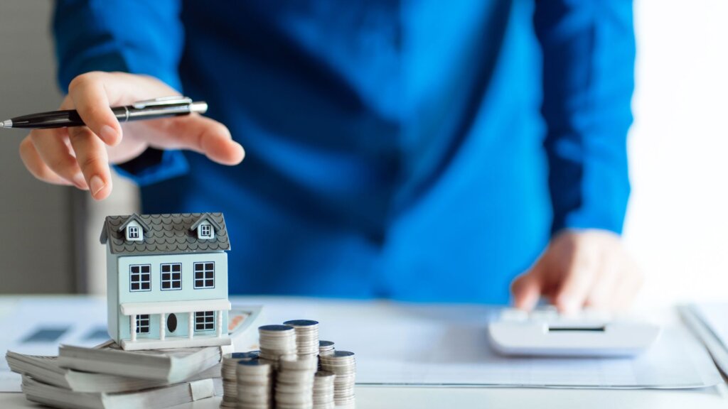 Person setting a listing price for their home
