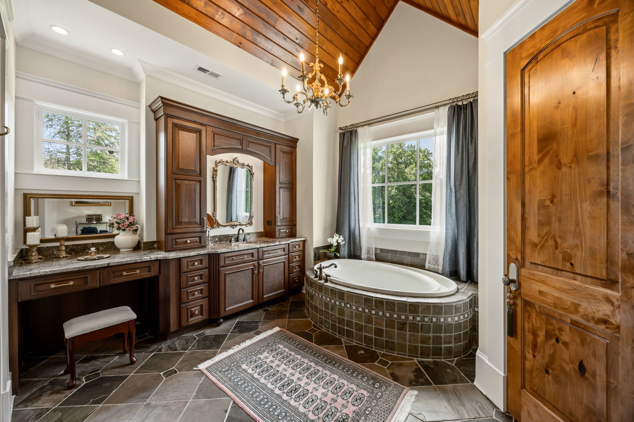 525 N River Rd 004k