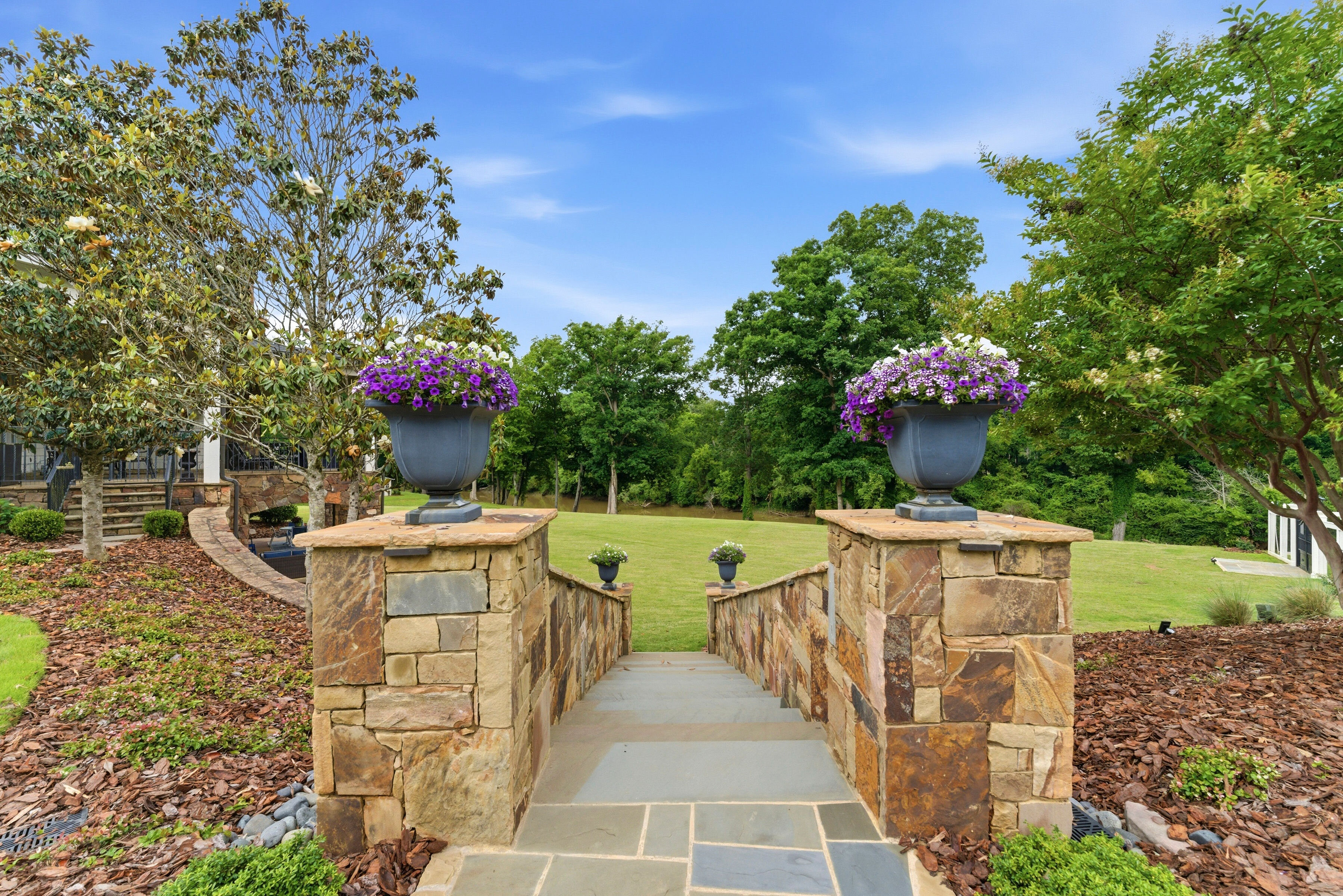 525 N River Rd 111a stone