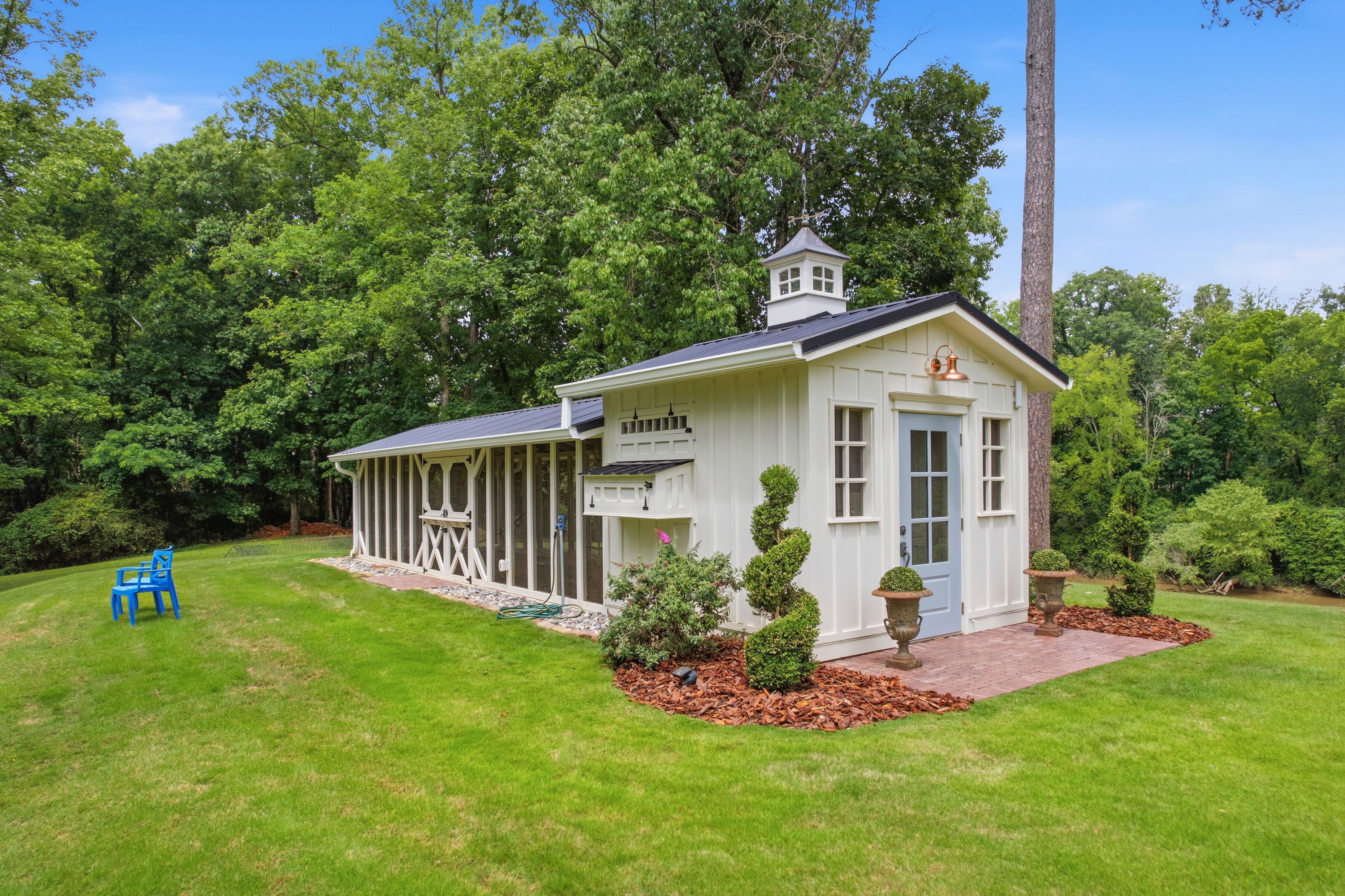 525 N River Rd 116 chicken