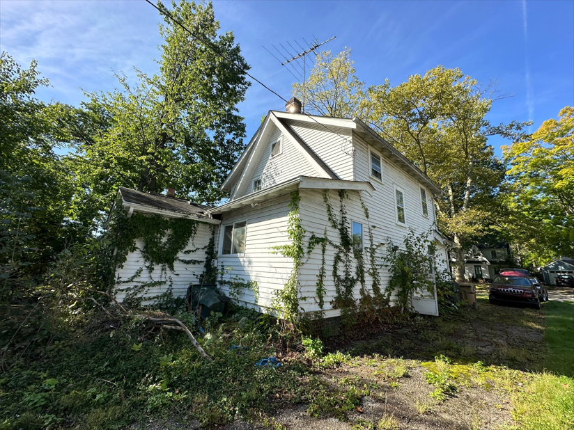 Selling a Hoarder House for Cash in Akron