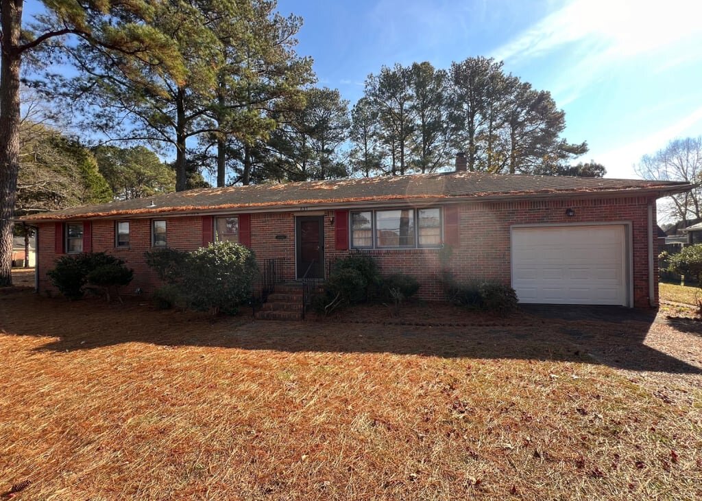 Brick ranch house on Mount Pleasant Road in Chesapeake, VA that O’Neill Home Buyers bought as-is