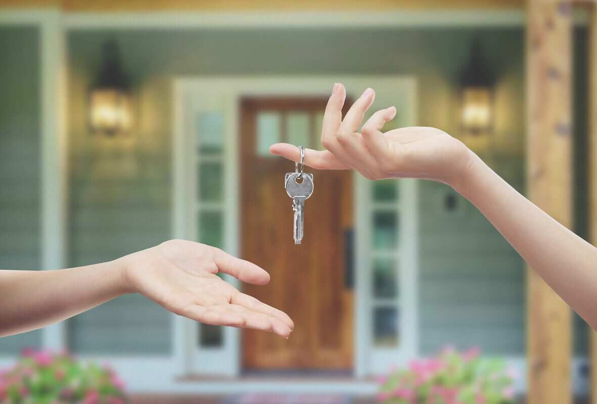 Should I Sell to a Home Investor or List With an Agent?