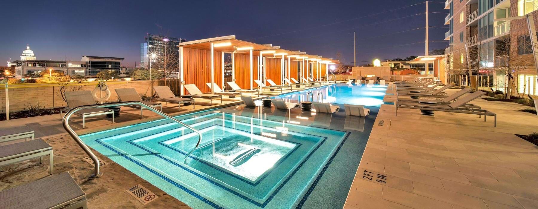 17th-Floor Rooftop Pool