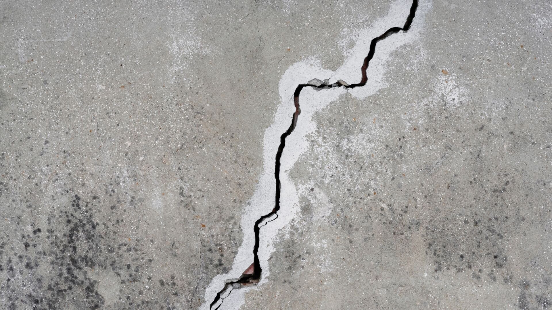 Crack in a concrete wall.