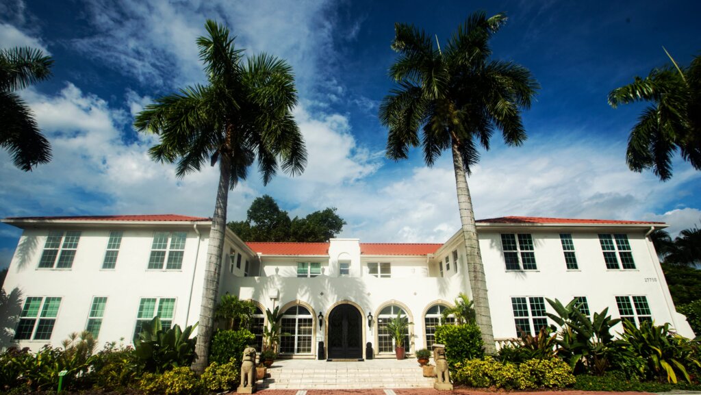 Is Selling A House To A "We Buy Houses" Company In Naples A Good Idea?