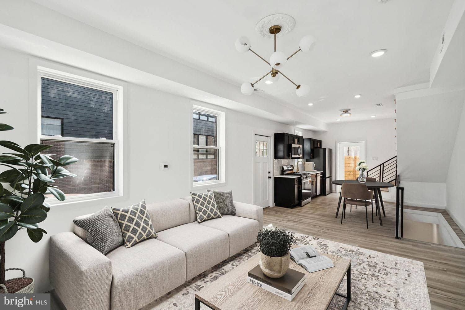 renovated distressed Philadelphia home sold fast for cash