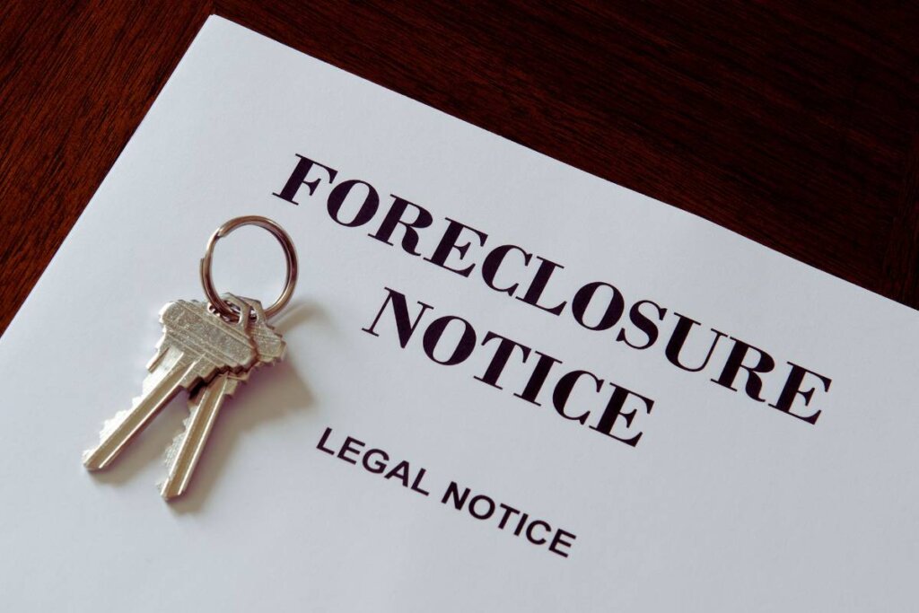 Foreclosure notice and house keys on a table — representing a Philly homeowner at risk of losing their home but still able to sell fast for cash