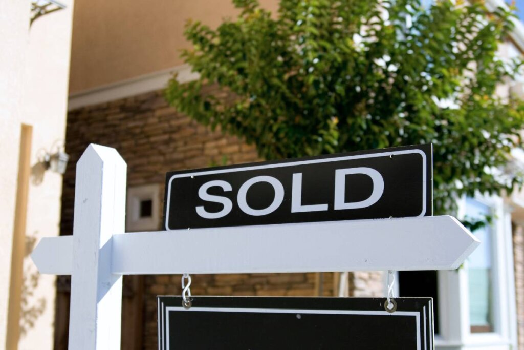 Philadelphia rowhome sold fast for cash to local investor