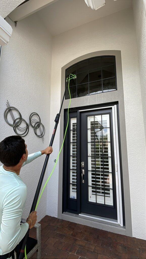 What’s the Best Solution for Cleaning Windows in Fort Myers, Florida?