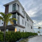 What’s the Best Method for Cleaning Second-Story Windows in Estero, Florida?