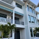 Why Professionals Don’t Use Vinegar on Windows in Bonita Springs?