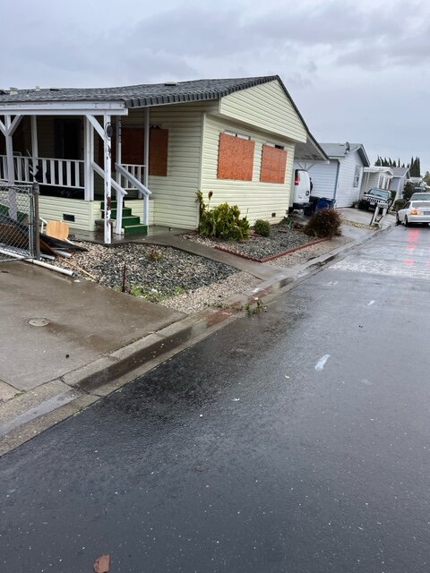 squatter home in florin