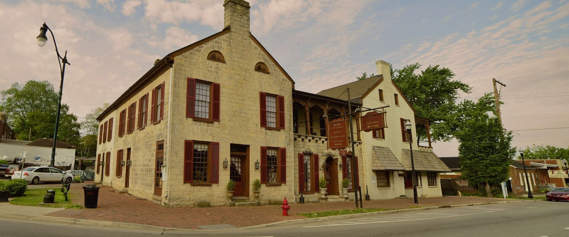 Old_Talbot_tavern_in_Bardstown_Kentucky